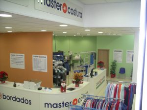 interior franchising de lojas de arranjos e costura Master Costura